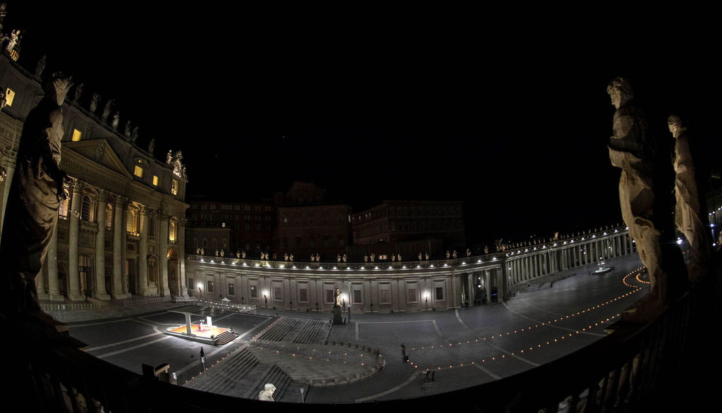 La Santa Sede ha cerrado como medida de precaución la plaza y las basílicas vaticanas.