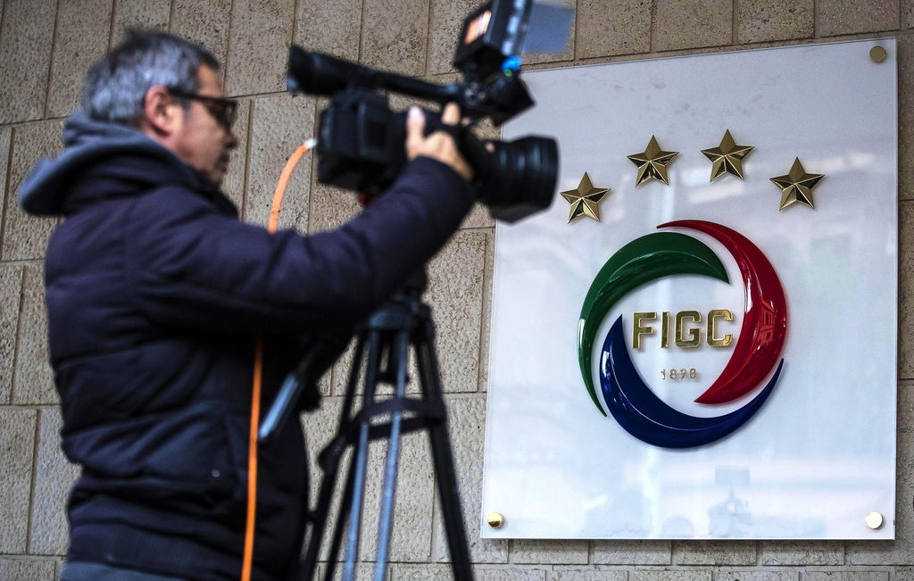 La Federación Italiana de Futbol (FIGC) mantiene la esperanza de poder terminar la temporada actual en el 'Calcio'. (ARCHIVO)