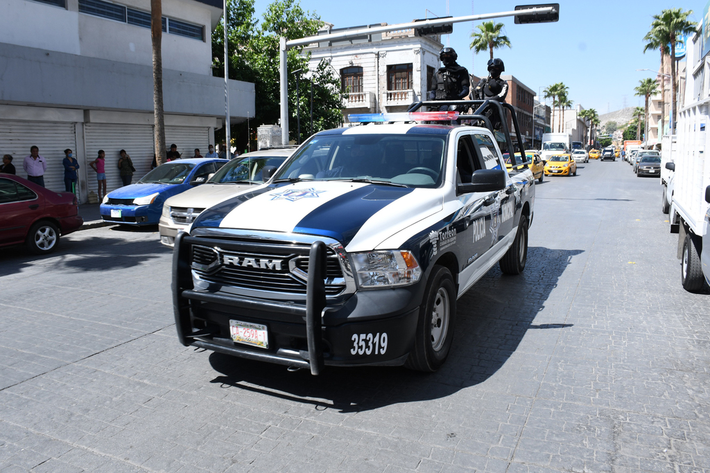 Con lujo de violencia sujetos roban camioneta en calles de la colonia Fuentes del Sur, de Torreón. (EL SIGLO DE TORREÓN)
