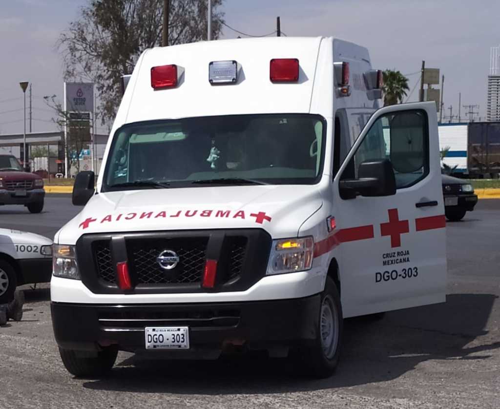 La mujer fue atendida por paramédicos de la Cruz Roja. (EL SIGLO DE TORREÓN)