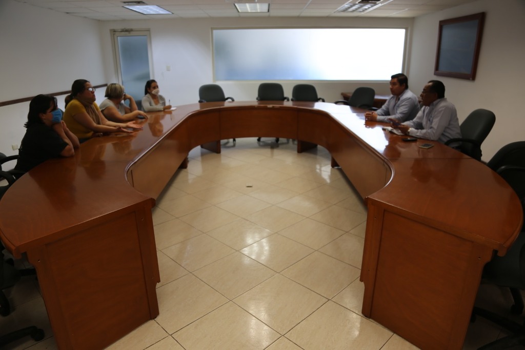 La gerencia técnica del Simas sostuvo una reunión con habitantes del fraccionamiento San Agustín en la ciudad de Torreón. (CORTESÍA)