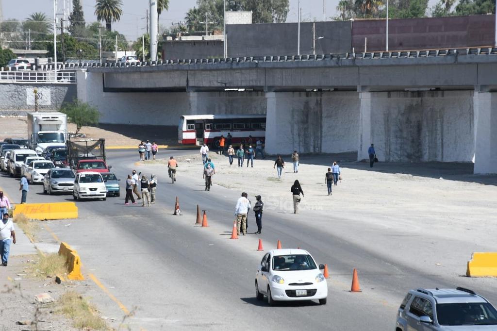 Desde la mañana de este mismo día los elementos de la Policía Civil de Coahuila, de la Fiscalía General del Estado, endurecieron las medidas de prevención de contagio viral. (FERNANDO COMPEÁN)