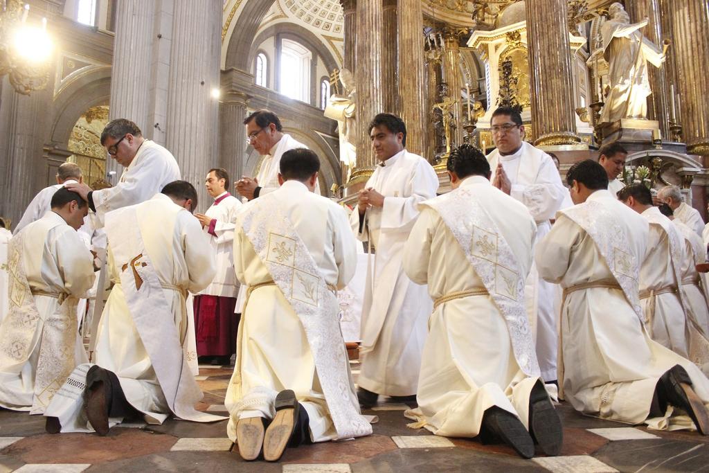La Arquidiócesis de Puebla informó sobre el fallecimiento durante la madrugada de este miércoles de dos sacerdotes a causa de COVID-19. (ARCHIVO)