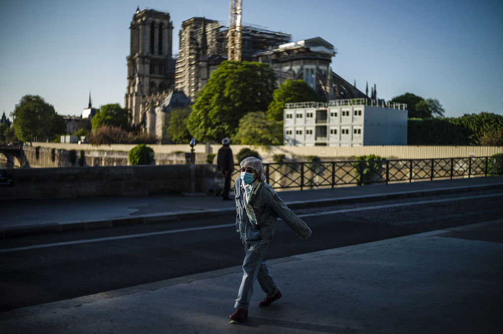 El presidente francés, Emmanuel Macron, prometió la reconstrucción de la histórica catedral. (EFE) 