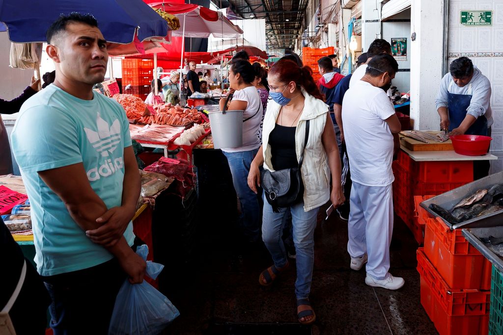 Las necesidades económicas de los países de América Latina han hecho difícil el cumplimiento del “Quédate en casa”. (ARCHIVO) 
