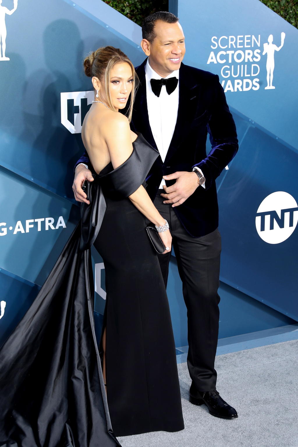 Enamorados. Jennifer López y Alex Rodríguez en los premios Screen Actors Guild. (ARCHIVO)