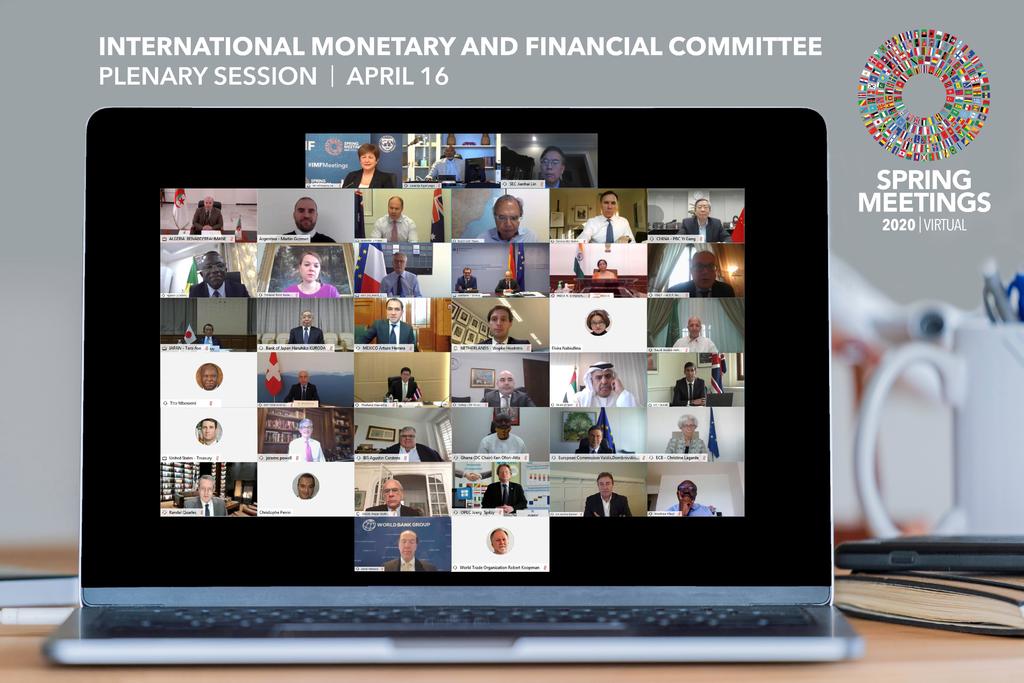 En la imagen se observa a los participantes a la reunión del Fondo Monetario Internacional y el Banco Mundial.
