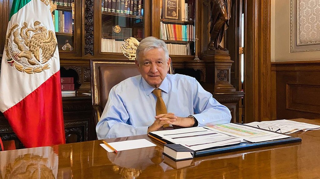 Andrés Manuel López Obrador defendió el trabajo de López Gatell y pidió seguir la recomendaciones. (EFE) 
