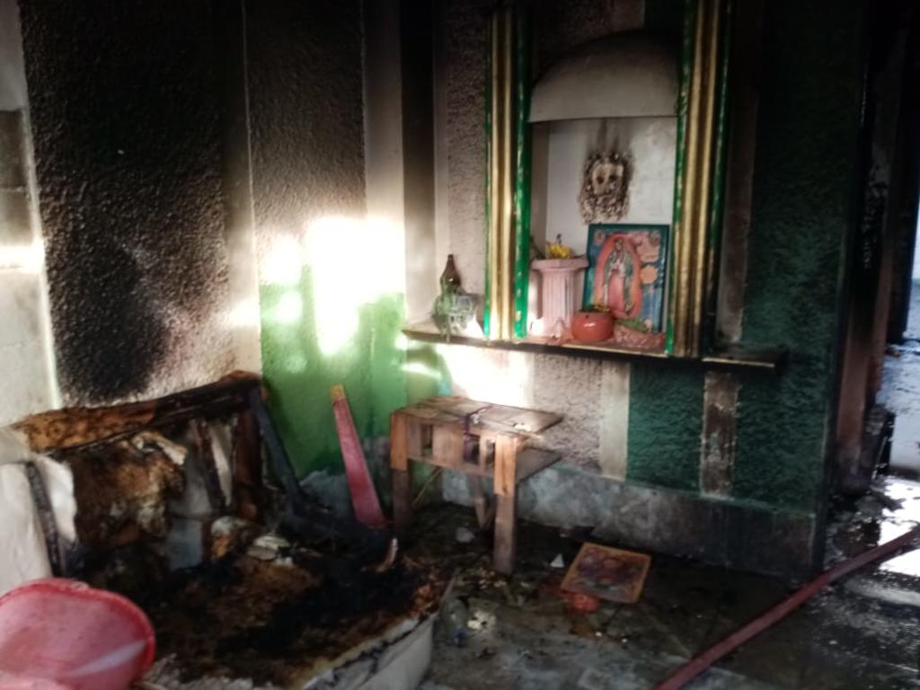 Una mujer con quemaduras de tercer grado y daños materiales de consideración fue el saldo de un incendio que se registró la tarde de este domingo en Torreón. (EL SIGLO DE TORREÓN)
