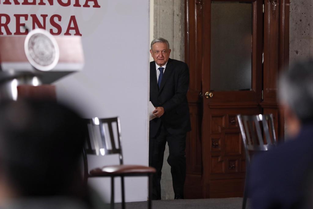 En la imagen, López Obrador antes de su conferencia diaria. (ARCHIVO) 