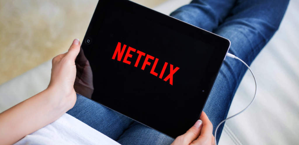 La plataforma de contenidos de entretenimiento en 'streaming' Netflix, anunció este martes unos beneficios entre enero y marzo, que coinciden con el tiempo de la pandemia de COVID-19. (ESPECIAL)