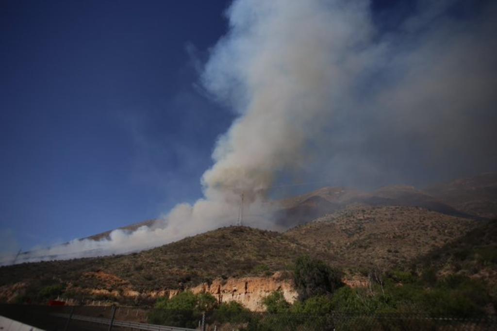 Un estimado de 60 hectáreas se han visto afectadas, tras el incendio forestal registrado en la Carretera Los Chorros-Carbonera. ( @chuy_cadena )