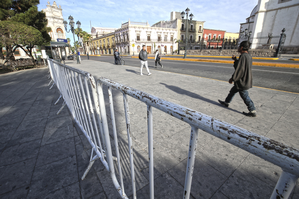 El gobernador no descarta implementar penas severas para quienes violen confinamiento. (EL SIGLO DE TORREÓN) 