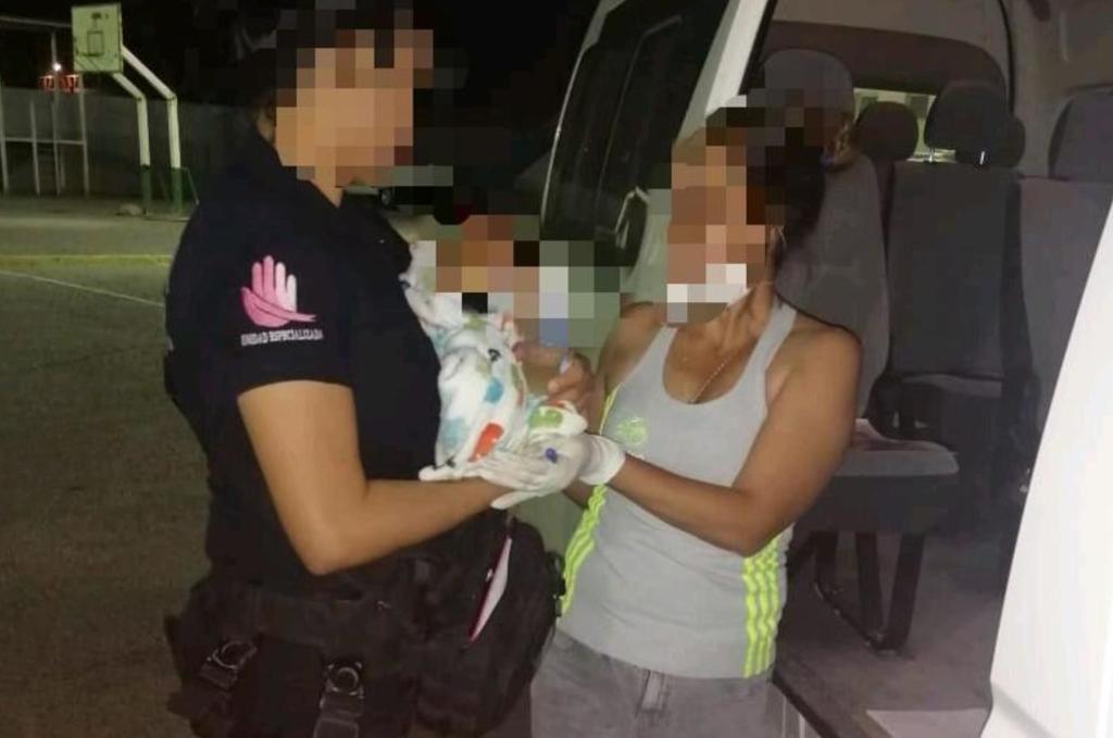 El menor fue resguardado por la Policía Municipal y quedó bajo el cuidado del personal del DIF. (EL SIGLO DE TORREÓN)