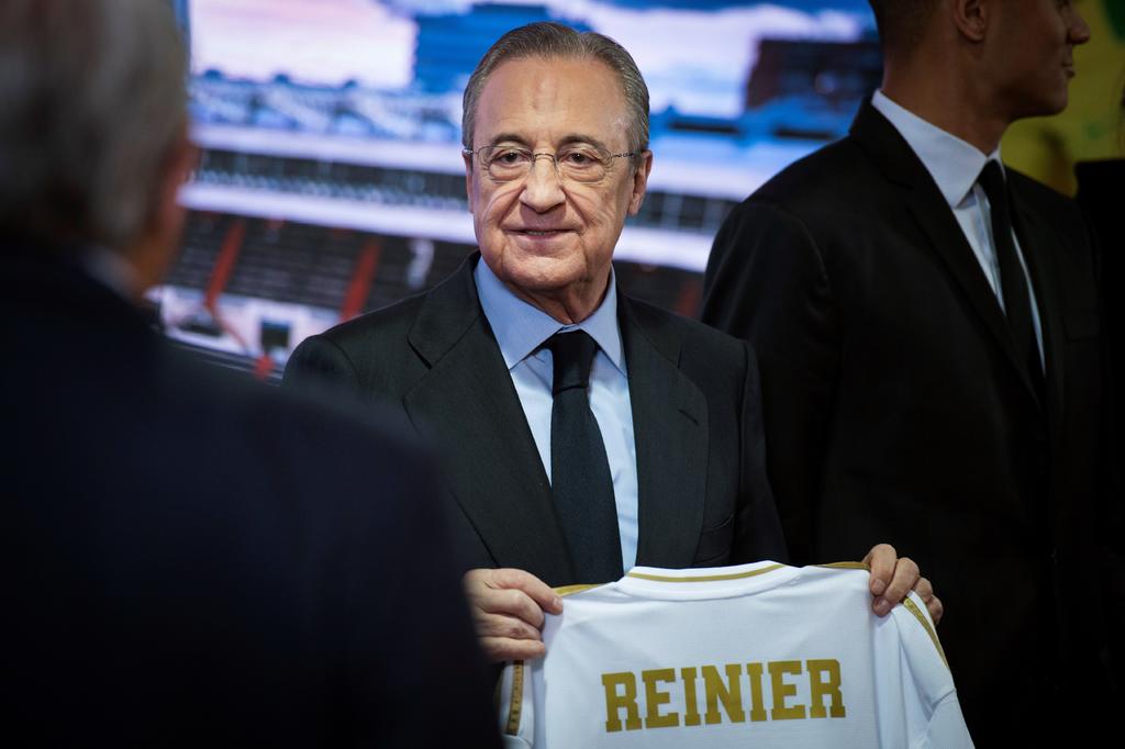 Florentino Pérez, Presidente del Real Madrid, ya tiene la lista para iniciar la limpia en el equipo blanco. (ARCHIVO)