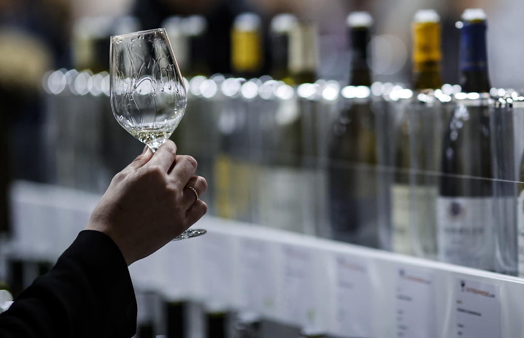 El comercio mundial de vinos se quejó hoy de los efectos negativos que en el consumo les ha acarreado la pandemia del nuevo coronavirus. (ARCHIVO) 
