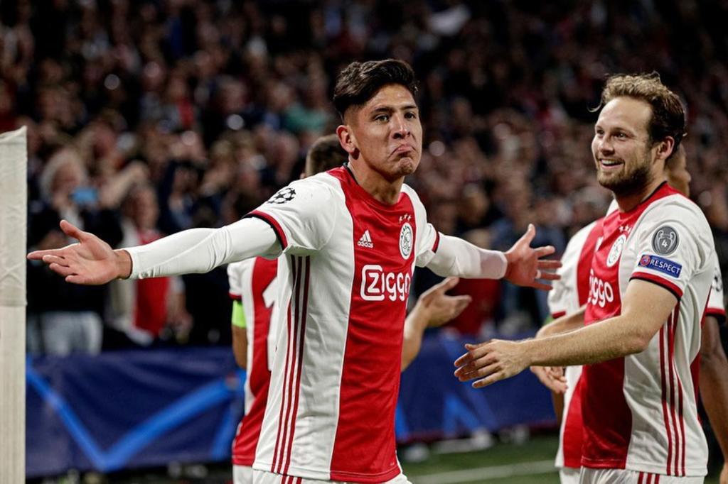 La cima de la tabla se encontraba igualada entre el Ajax, pero fue catalogado como el primer clasificado por diferencia de goles y no se le otorgó el trofeó de campeón. (ESPECIAL)