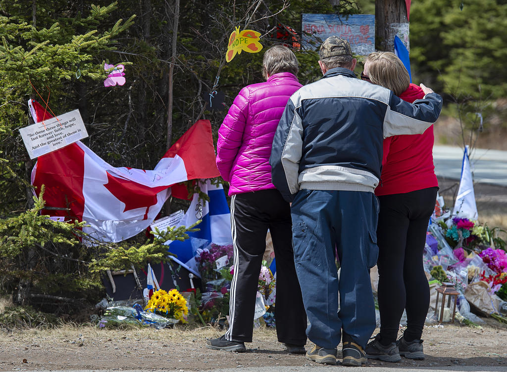 El tiroteo más sangriento de la historia moderna de Canadá, que causó la muerte a 23 personas durante el fin de semana pasado, se inició como un caso de violencia doméstica cuando el supuesto autor de la masacre, Gabriel Wortman, atacó a su novia. (AP)