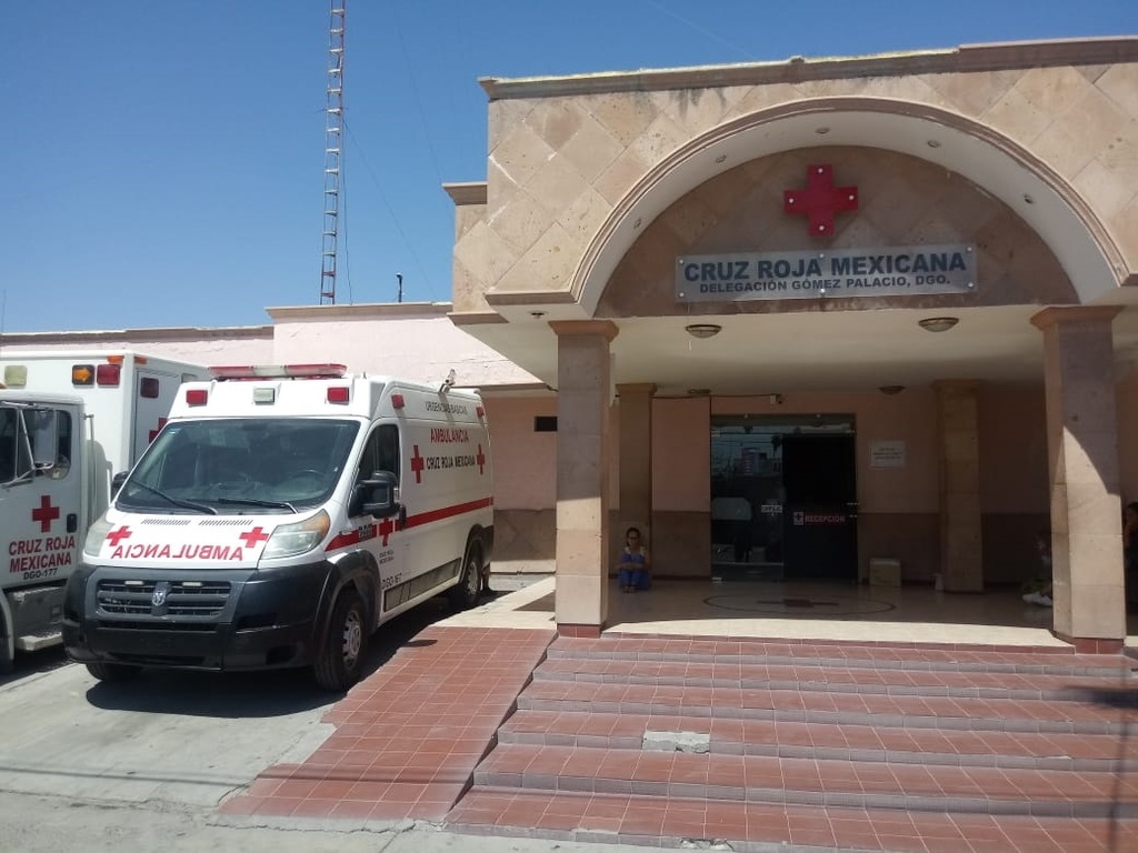 El hombre lesionado fue llevado a las instalaciones de la Cruz Roja de Gómez Palacio para su atención médica.