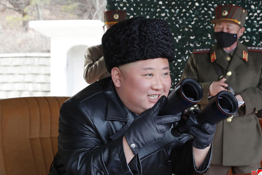 Kim Jong-un habría perdido la vida o bien, estaría en estado de salud grave tras someterse a una cirugía. (ARCHIVO)