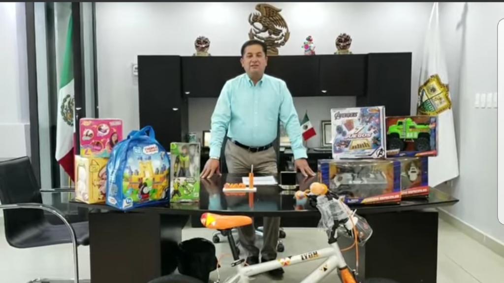 Roberto de los Santos Vázquez, alcalde de Ciudad Acuña, lanzó un reto para llevarles juguetes a los más vulnerables. (ARCHIVO)