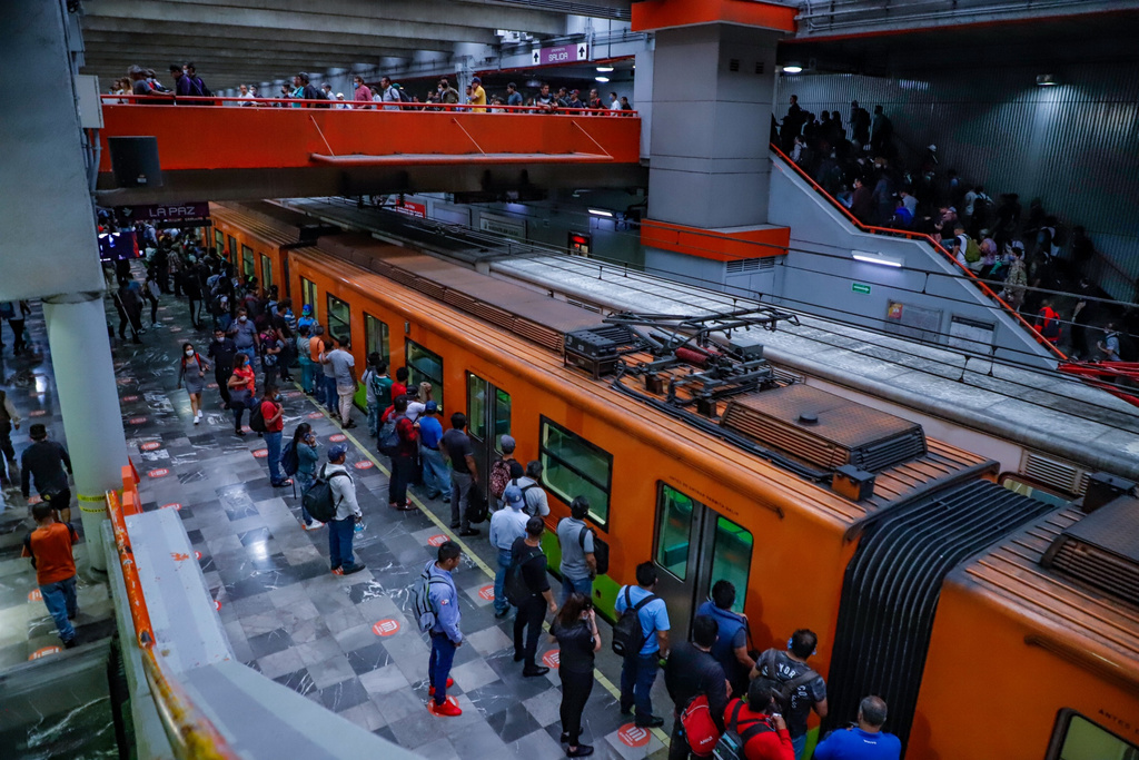 En el STC Metro, las líneas que mayor reducción presentaron fueron las que van al Estado de México. (ARCHIVO) 