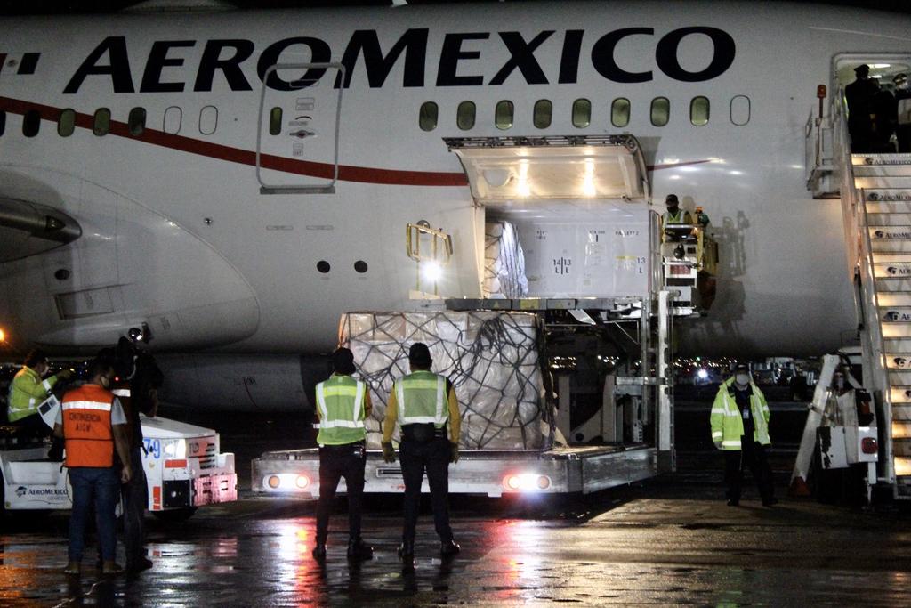  El séptimo cargamento con insumos médicos para enfrentar la emergencia sanitaria por el COVID-19 llegó al Aeropuerto Internacional de la Ciudad de México (AICM) desde China la noche de este martes. (TWITTER)