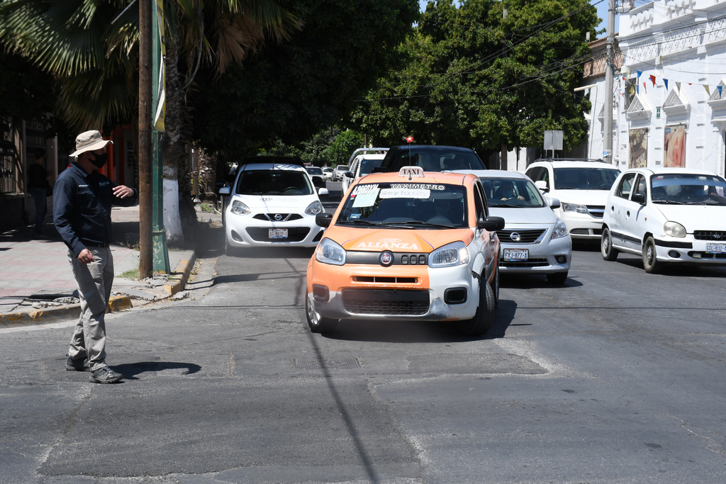 Esta semana comenzaron los operativos en el Centro para vigilar que choferes de transporte público cumplan con medidas sanitarias.