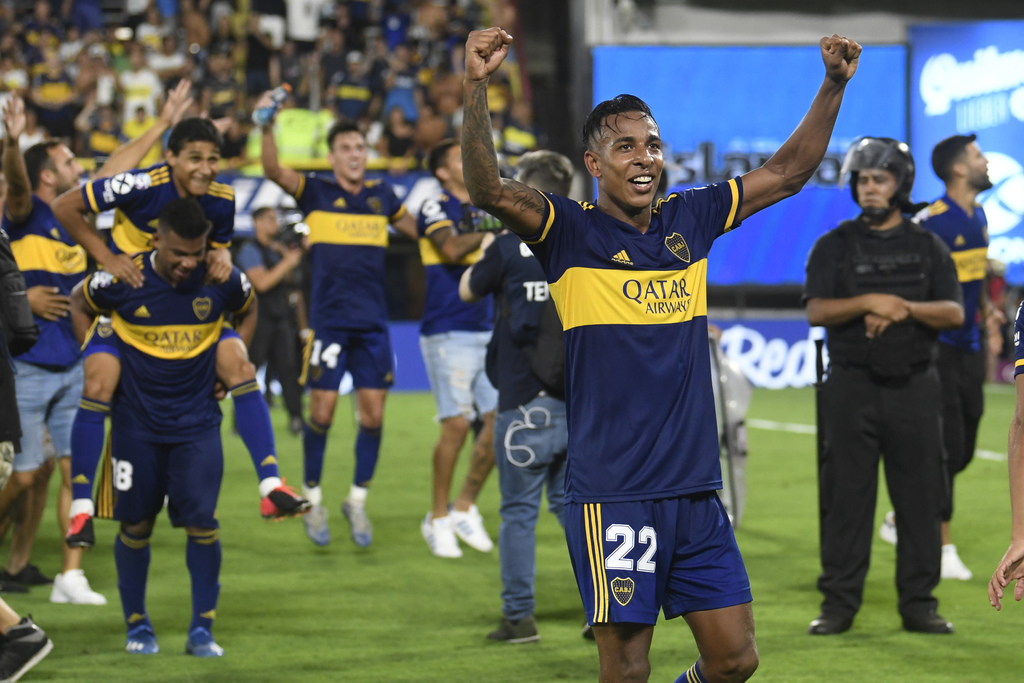 El atacante colombiano Sebastián Villa recientemente se consagró campeón de la Superliga Argentina con la escuadra xeneize. (ARCHIVO)