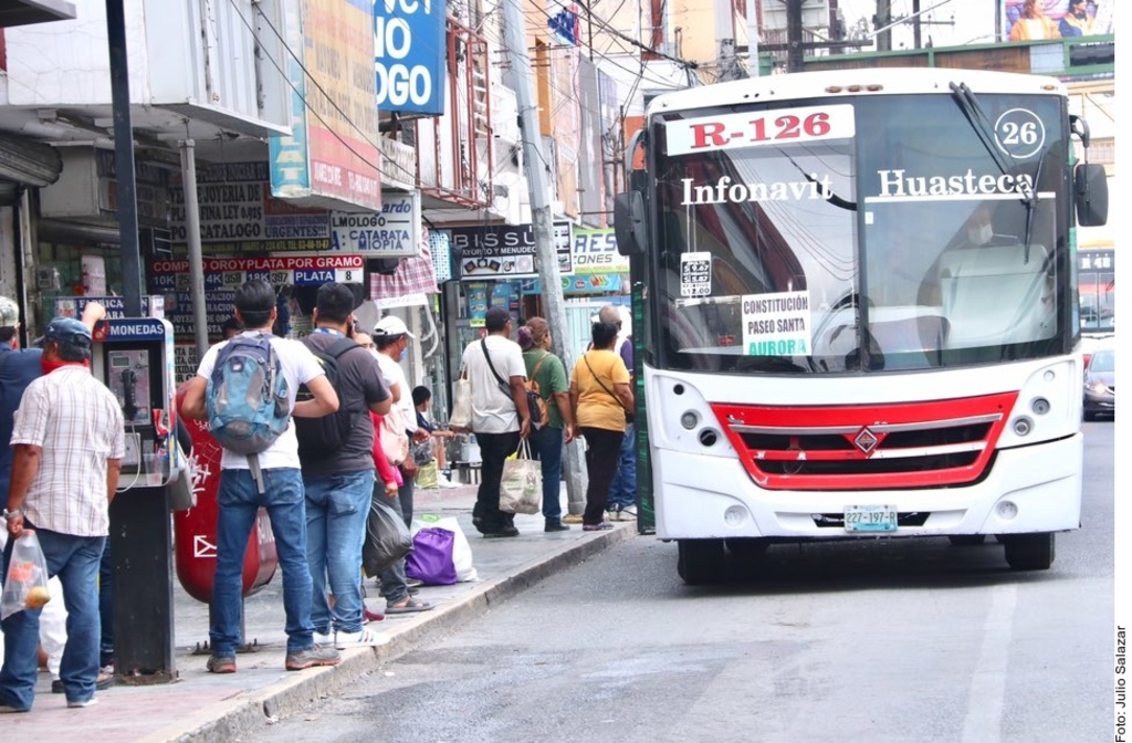 El mandatario explicó que se vieron obligados a recortar los horarios a partir de este lunes.