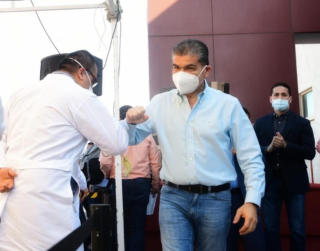 Durante un evento de entrega de equipo médico este miércoles el gobernador, Miguel Riquelme Solís, indicó que hasta el momento se han pagado 70 ventiladores. (TWITTER)
