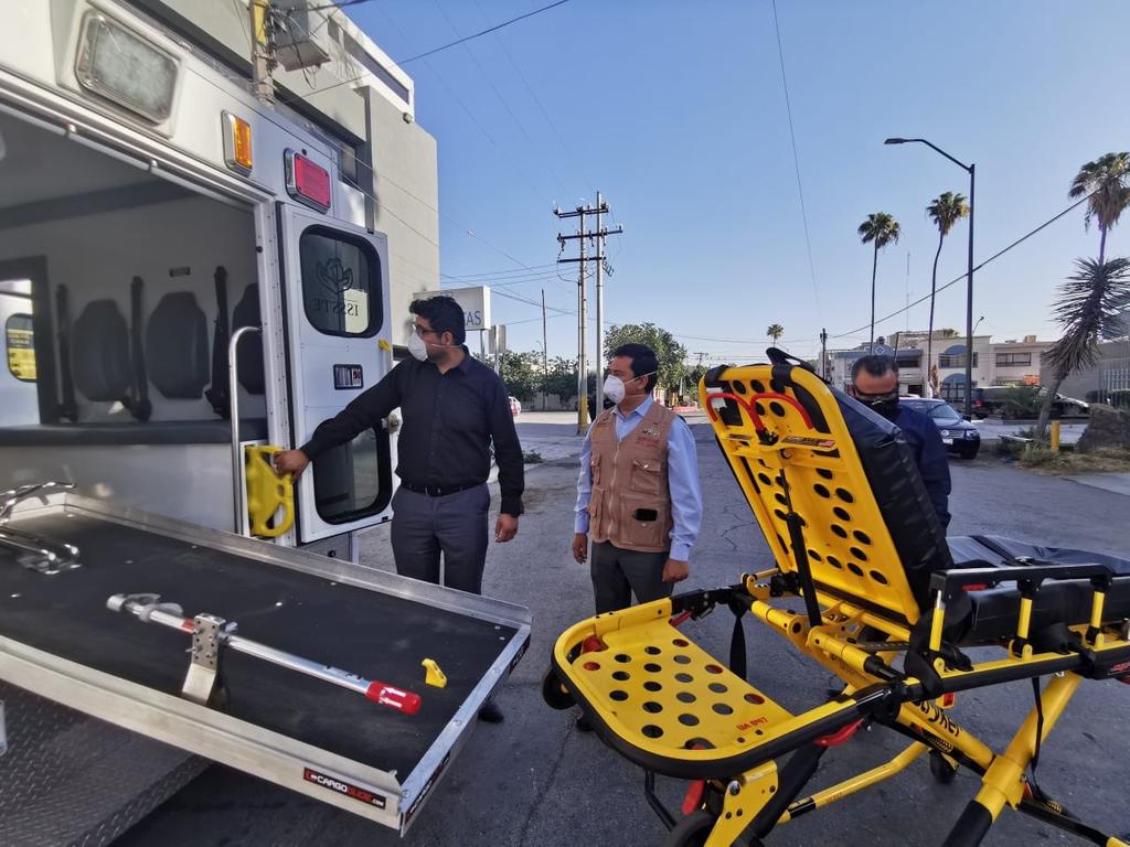 El Instituto de Seguridad y Servicios Sociales de los Trabajadores del Estado (ISSSTE) recibió dos ambulancias especiales para el traslados de pacientes COVID-19 en Torreón y Saltillo. (TWITTER)