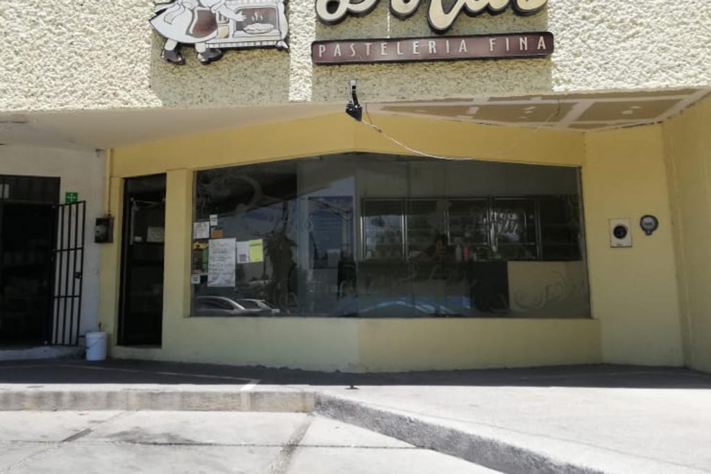 Empleando unas tijeras como arma blanca, hombre asalta pastelería de Torreón, logró huir con mil pesos en efectivo. (ARCHIVO)