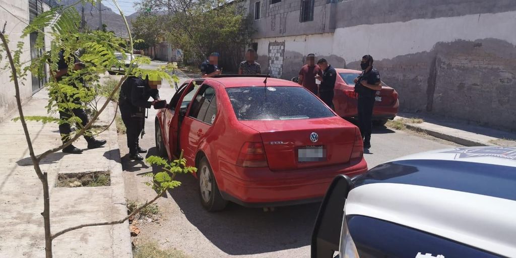 El auto fue asegurado y depositado en las instalaciones del corralón municipal, donde quedó a disposición del Ministerio Público. (EL SIGLO DE TORREÓN)