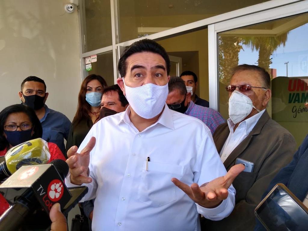 Benítez Ojeda se reunió en Gómez Palacio con la fracción de regidores del PRI. (ANGÉLICA SANDOVAL)