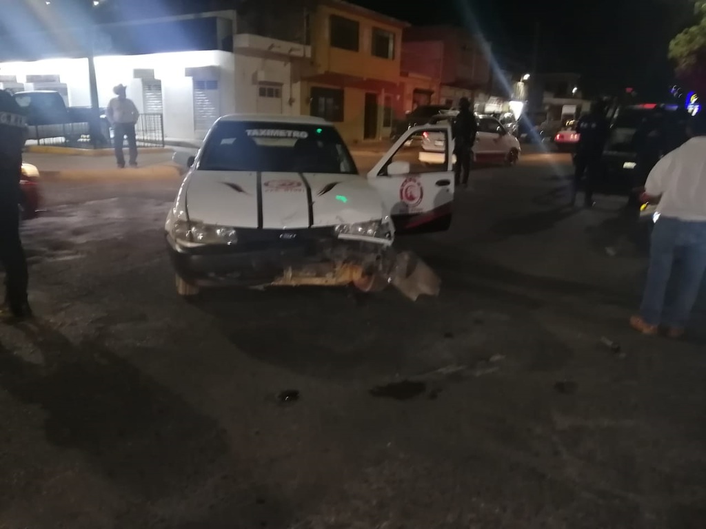 Ambos vehículos involucrados en el accidente vial resultaron con daños materiales de consideración.