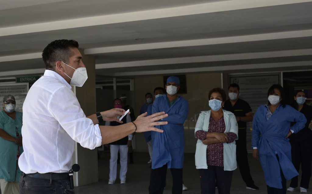 La entrega de insumos continuará este fin de semana por las clínicas de Torreón y el lunes iniciará un recorrido por el estado.