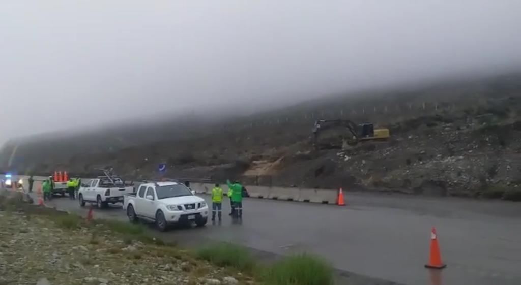 En redes sociales, la dependencia indicó que en la vía en dicha vía ya se encuentra maquinaria trabajando y que mantiene coordinación con las unidades municipales de Protección Civil.
(ESPECIAL)