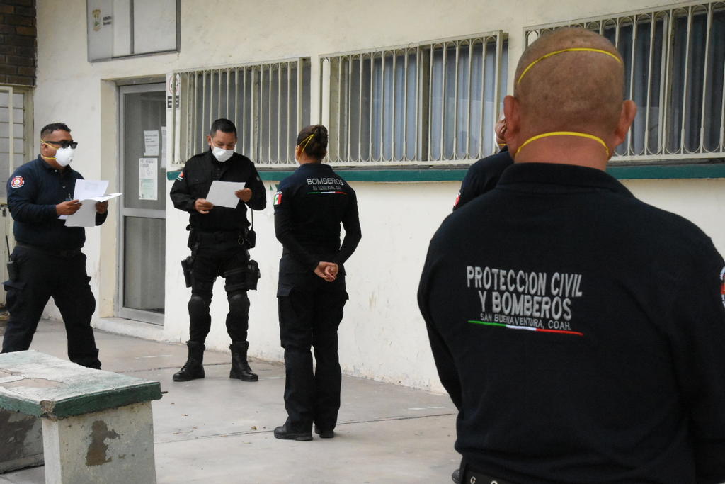 Cuerpo de Bomberos y de Protección Civil de San Buenaventura fueron turnados a la Secretaría de Salud para que se les tomen muestras para análisis de coronavirus. (EL SIGLO DE COAHUILA)