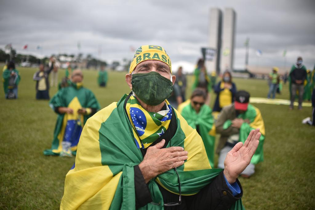 Los representantes del Congreso Nacional de Brasil y de la Cámara de Diputados declararon hoy tres días de luto nacional por los más de 10 mil fallecimientos en el país a causa del COVID-19, con lo cual se prohíbe cualquier tipo de celebración durante el periodo. (ARCHIVO)