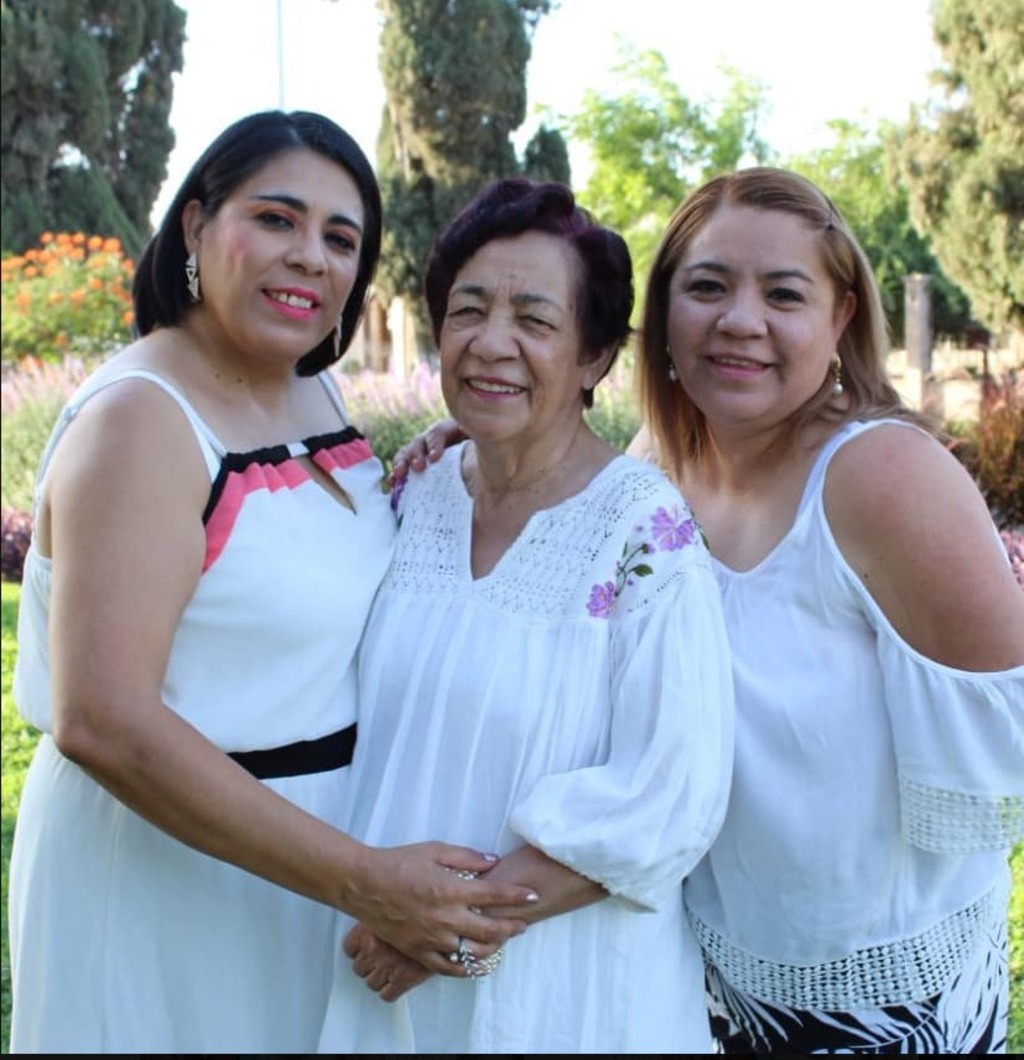 Esperanza López, Josefina Medina y Elena López.