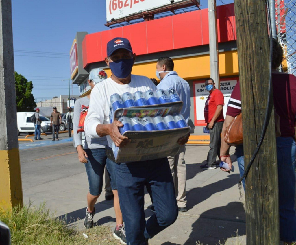 Un reporte de Hermosillo, Sonora señaló que la oferta y la demanda ha tasado hasta en tres mil pesos 24 latas de cerveza.