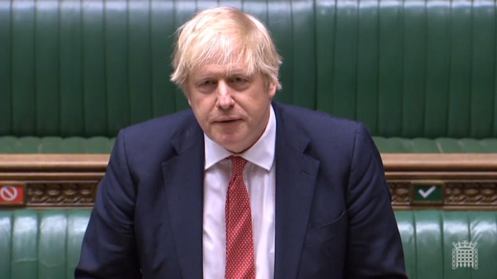 El primer ministro británico, el conservador Boris Johnson, defendió hoy en el Parlamento su 'cautelosa' hoja de ruta para desescalar las medidas contra el COVID-19. (EFE) 