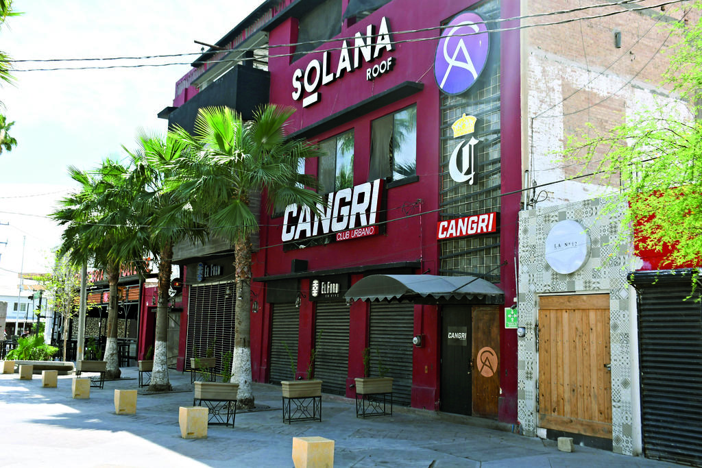 El gobernador de Coahuila Miguel Ángel Riquelme Solís, indicó que no habrá reapertura de cines y bares en una primera etapa.  (ARCHIVO)