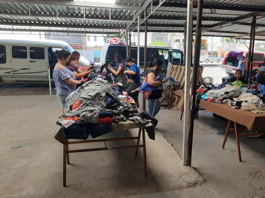 Los tianguistas de Francisco I. Madero siguen laborando todos los días pese a la pandemia por el COVID-19 puesto que son el único sustento de sus familias. (ARCHIVO)