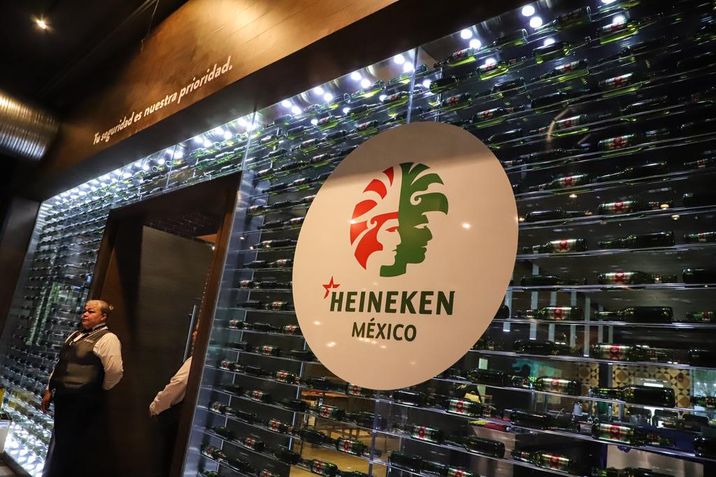 Ante el interés de los consumidores por conocer si se ha reactivado la producción de la cerveza en México, la empresa Heineken informó que sus operaciones siguen suspendidas y que únicamente mantiene actividades básicas con el objetivo de impedir daños en su línea de operación. (ARCHIVO)