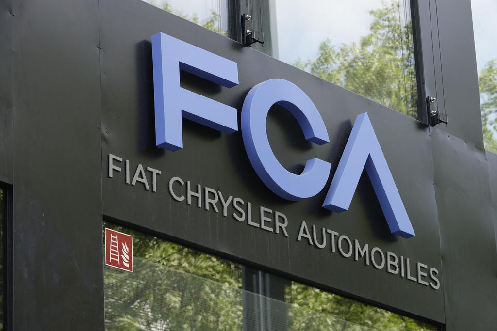 FCA está inmersa en la negociación de los planes para una fusión a iguales con el grupo automovilístico francés PSA, fabricante de Peugeot, Citroën u Opel, y recientemente ambas anunciaron que no pagarán el dividendo ordinario en 2020 correspondiente al año fiscal de 2019, como consecuencia de la crisis del coronavirus.
(ARCHIVO)