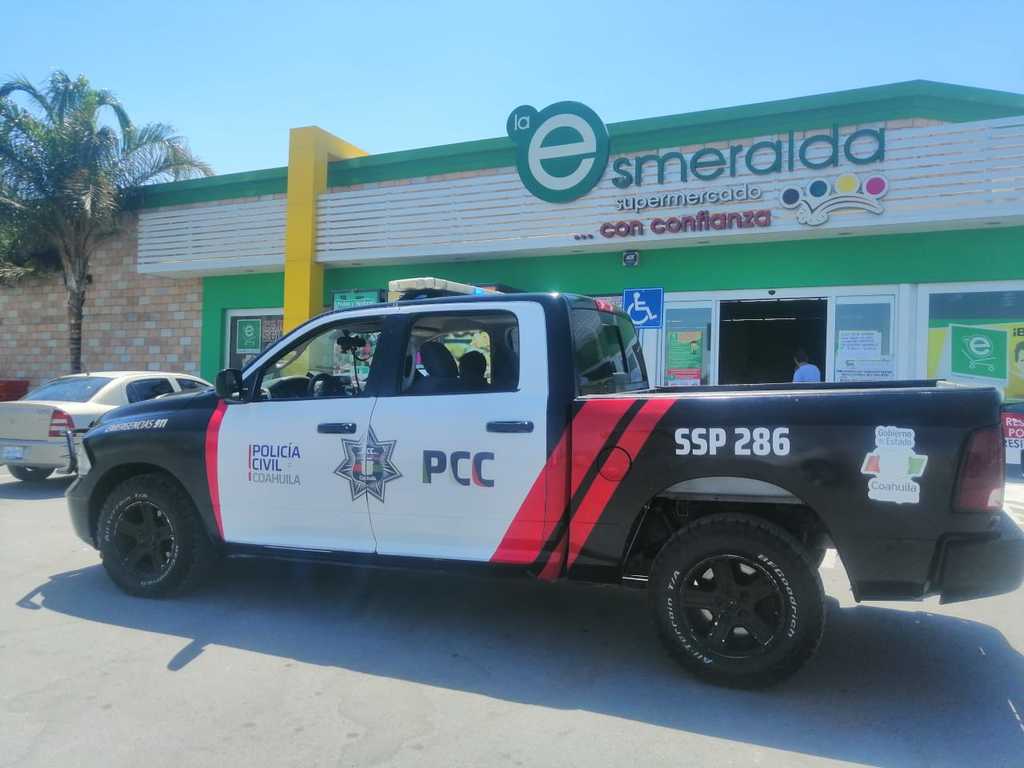 Agentes de la Policía Civil Coahuila (PCC), tomaron conocimiento del asalto armado ocurrido en Villas del Renacimiento. (EL SIGLO DE TORREÓN)