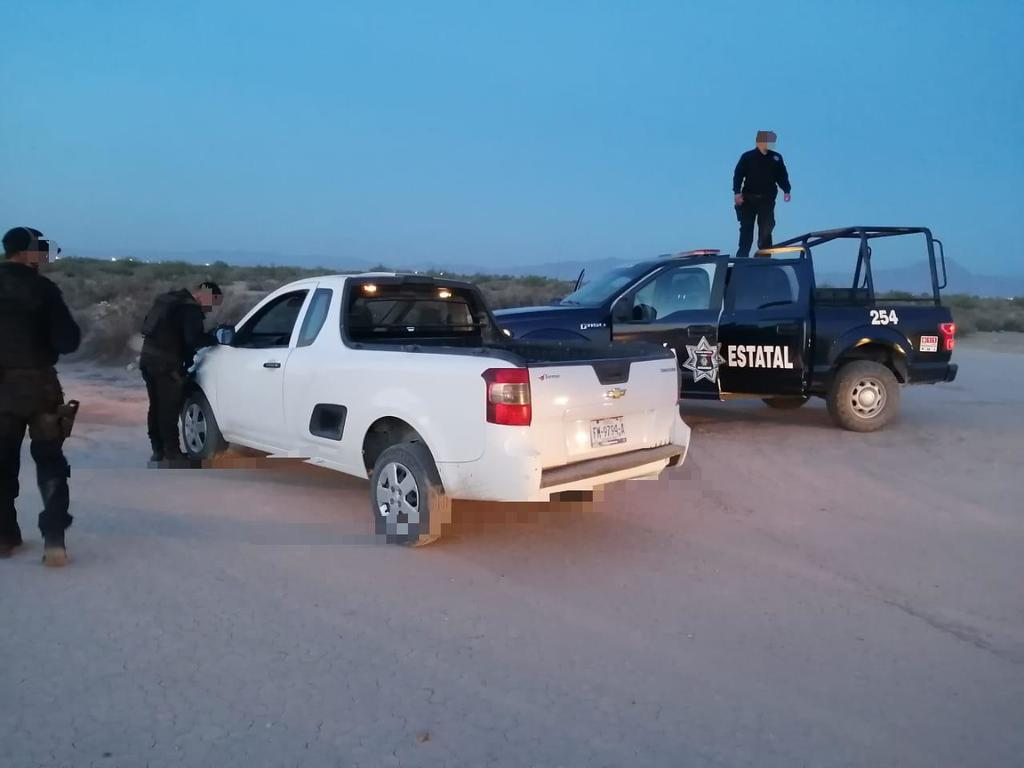 La camioneta fue localizada en un camino de terracería de la zona rural de Gómez Palacio gracias al sistema GPS. (EL SIGLO DE TORREÓN)