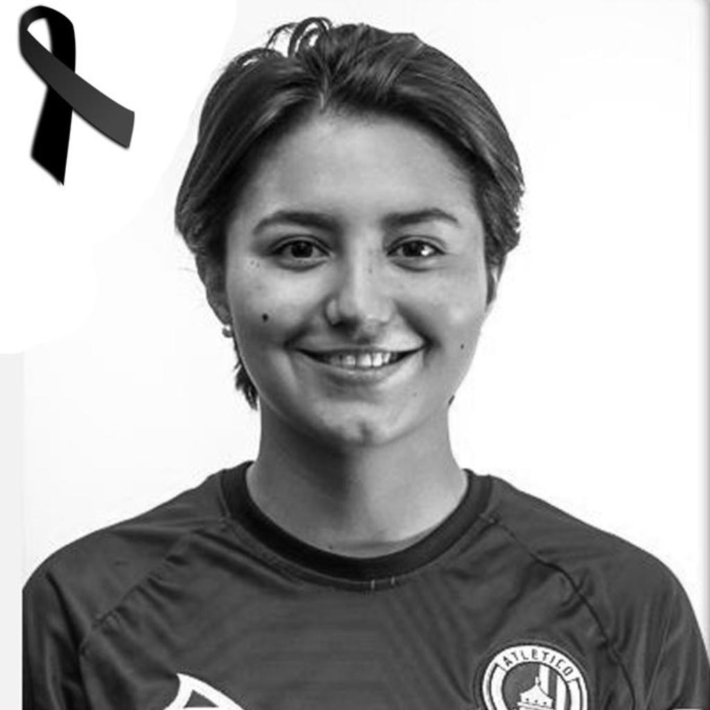 La noticia del fallecimiento de la mediocampista potosina Daniela Lázaro, de 20 años de edad, conmocionó al futbol en México este domingo, especialmente a los equipos femeniles. (TWITTER)